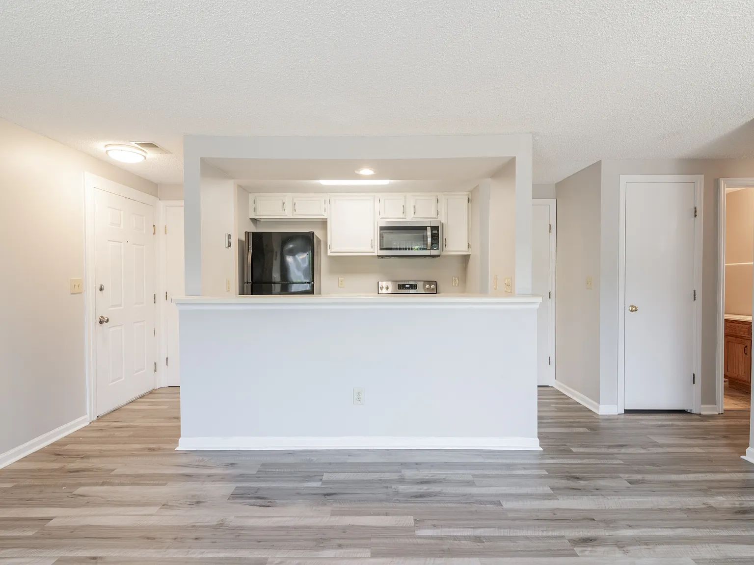 1624 Arlyn Cir — Photo 2