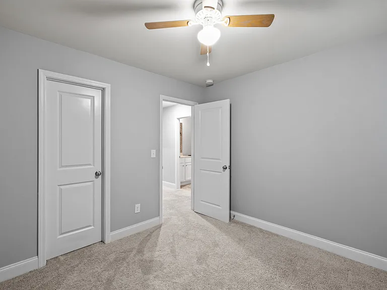 2570 Castellan Dr — Photo 37