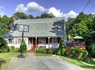 28 Holt St, North Chelmsford, MA 01863