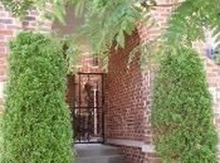 327 Arbor Glen Blvd, Schaumburg, IL 60195