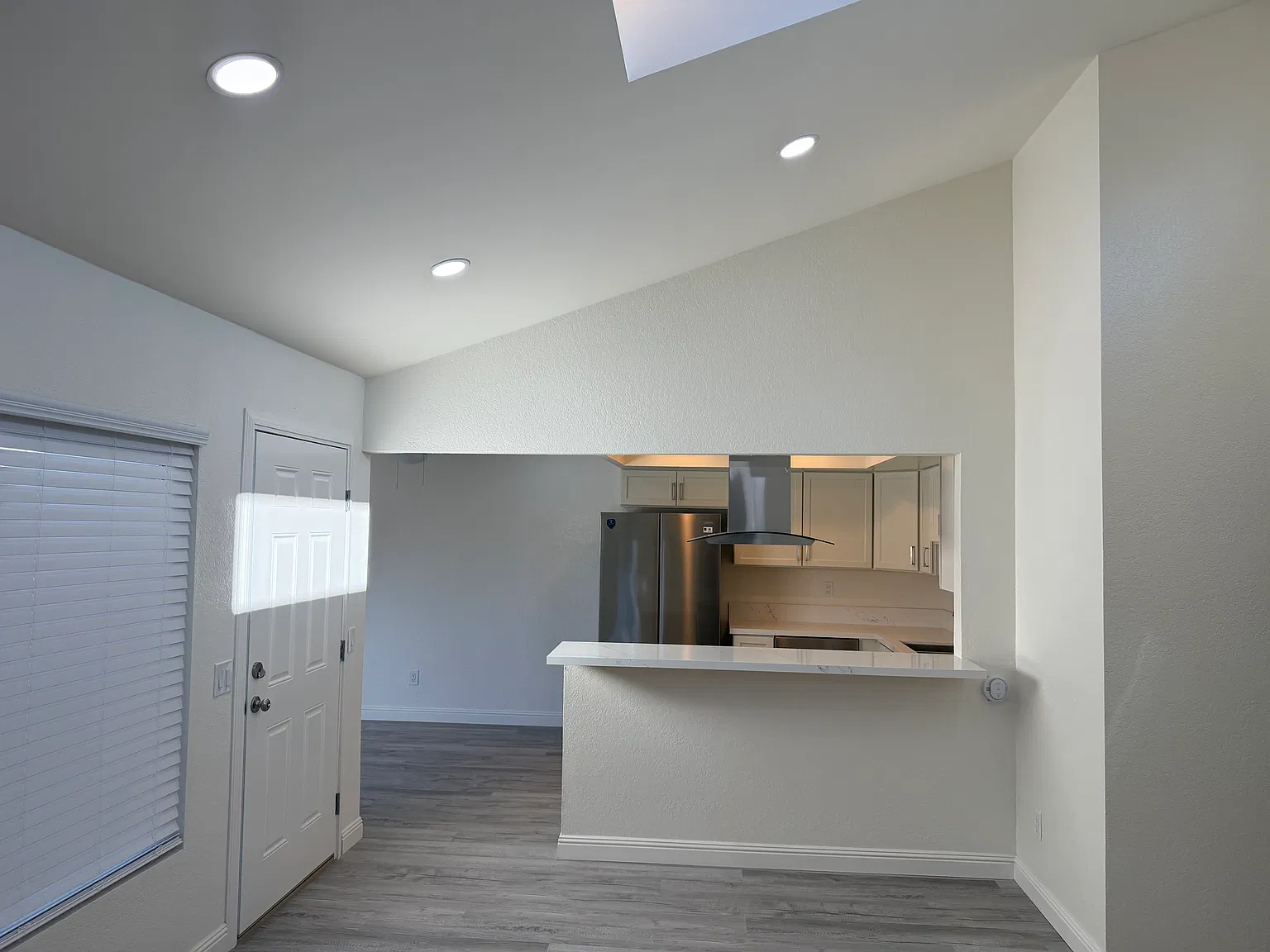 2 bed, 1000 sqft, $3,600 — Photo 3