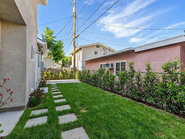 2216 N Frederic St — Photo 25
