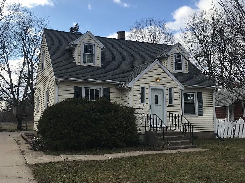 2nd image of 2046 29th St S