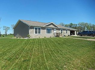 1020 Lloyd Ln, Chamberlain, SD 57325