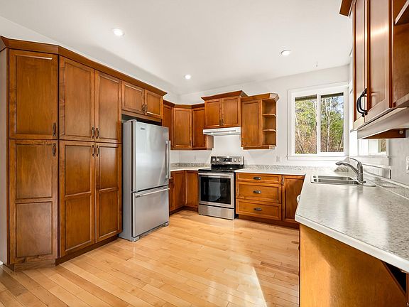 3rd image of 176 Webb Rd