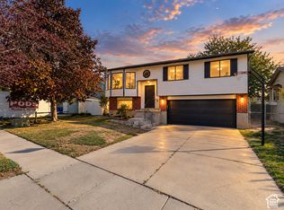 6119 S Park Wood Dr, Salt Lake City, UT 84118
