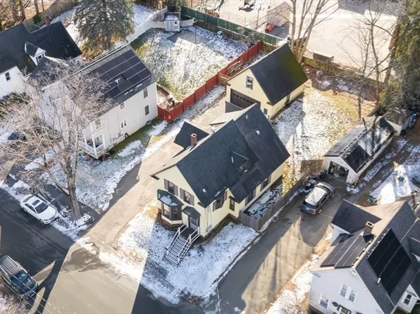 25 Race St, Haverhill, MA 01830