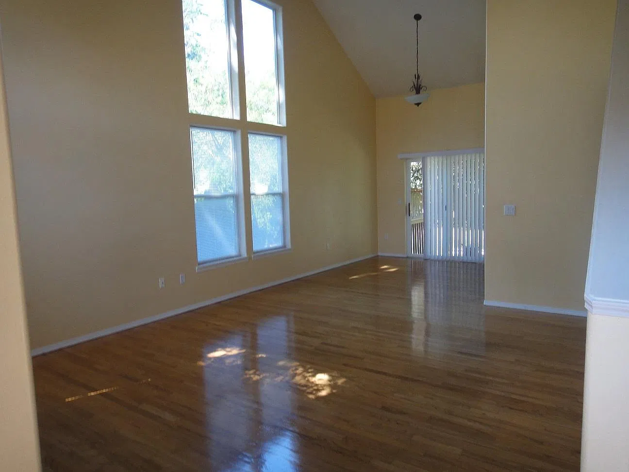 3 bed, 1600 sqft, $2,945 — Photo 2