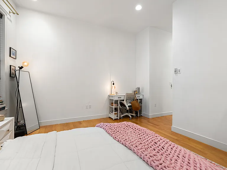 171 W 4th St #4 — Photo 11