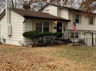8705 W 90th St, Overland Park, KS 66212