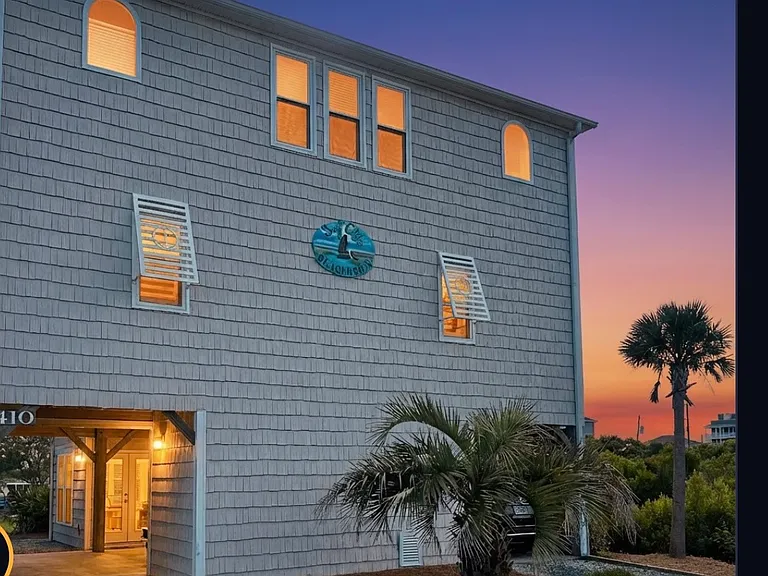 410 W Wilmington Ave — Photo 1