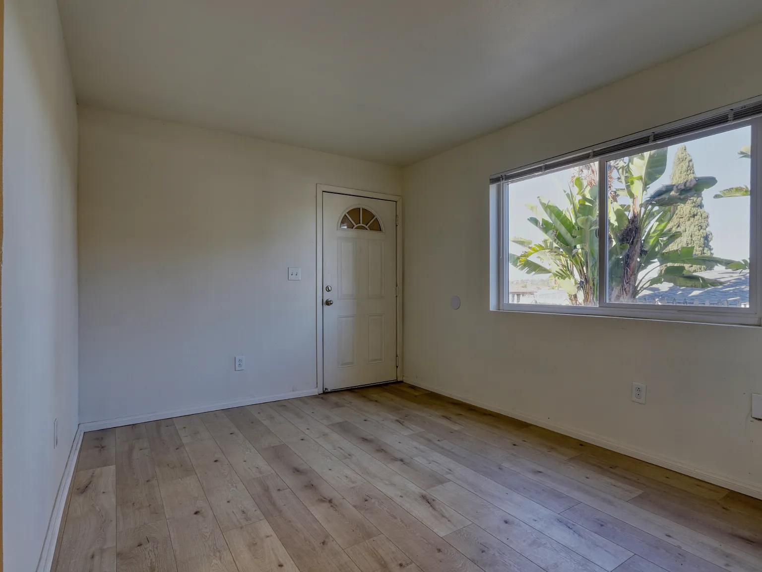 3 bed, 950 sqft, $2,650 — Photo 2