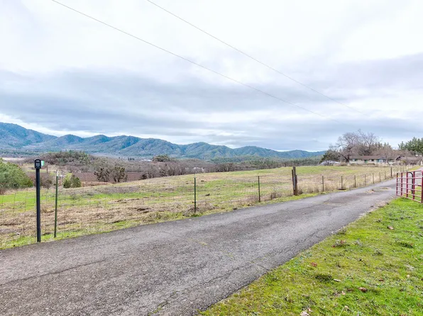 284 Crossway Dr, Gold Hill, OR 97525