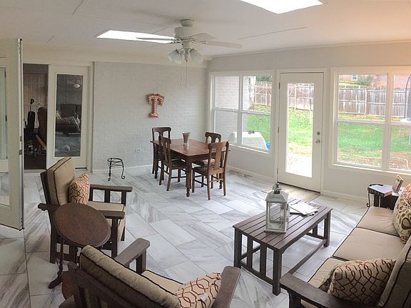 3rd image of 3815 Westview Dr NE