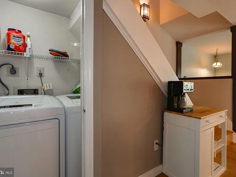 144 N Bedford St #B — Photo 27