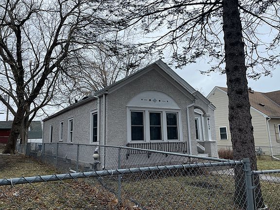 3rd image of 2638 Irving Ave N