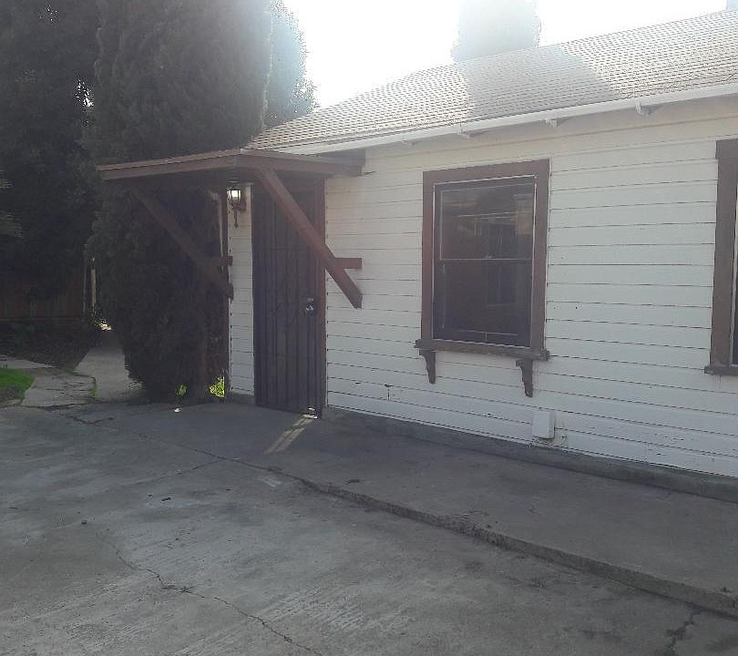1st image of 2215 E 5th St