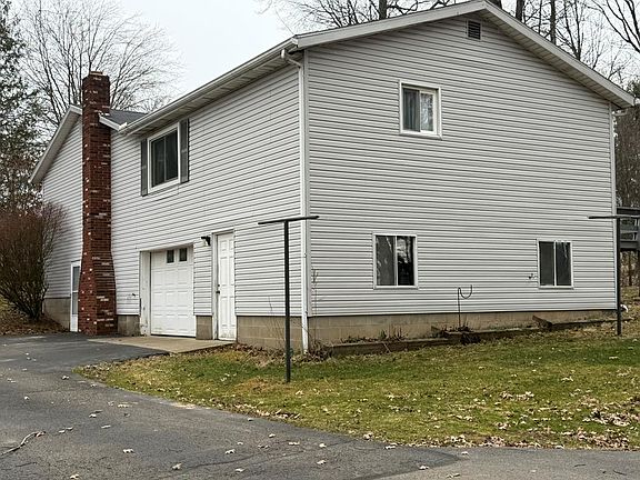 3rd image of 1533 Garden Dr