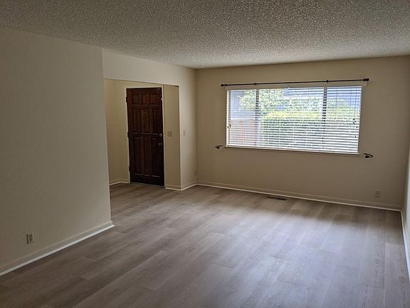 3rd image of 4886 National Ave