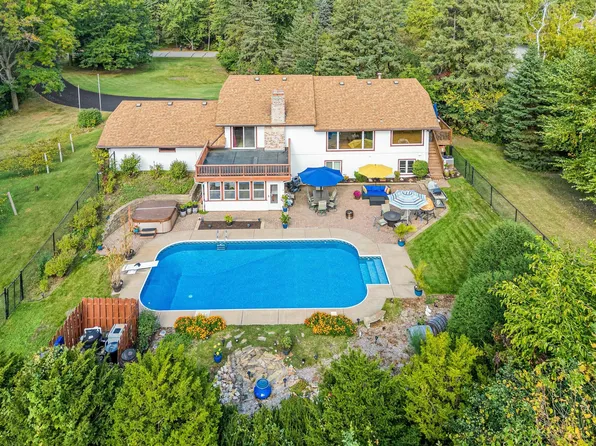 10 Haycamp Rd, North Oaks, MN 55127