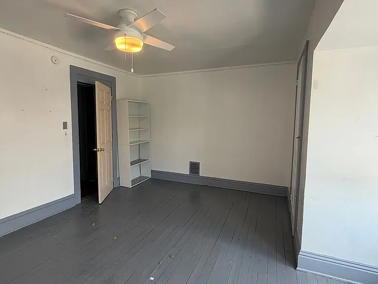 228 W Jackson St — Photo 8