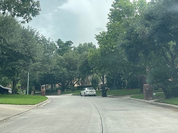 4th image of 13322 Castlecombe Dr