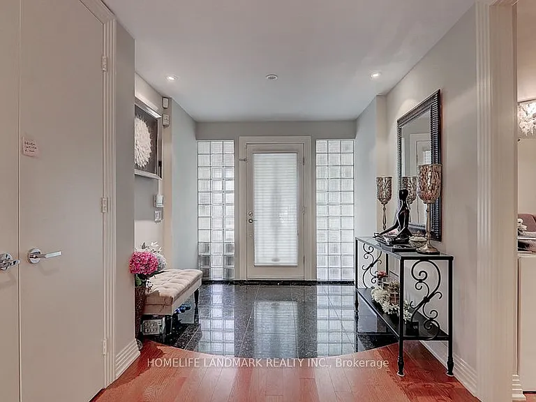 35 Gardiner Rd E — Photo 5