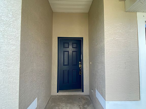 3rd image of 269 SW Tulip Blvd