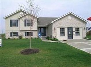 102 Springhouse Dr, Englewood, OH 45322