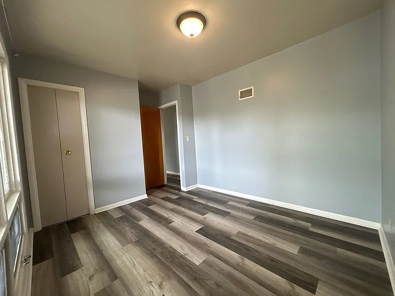 915 Lincoln St — Photo 6