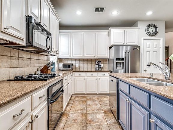 3rd image of 6401 Shadywood Dr