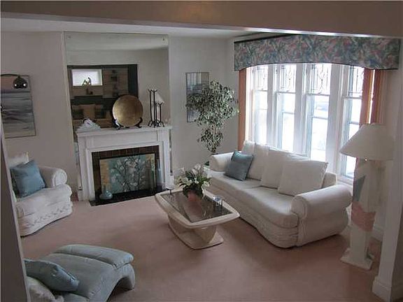3rd image of 144 Sterling Ave