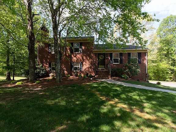 3rd image of 327 Fox Crest Dr