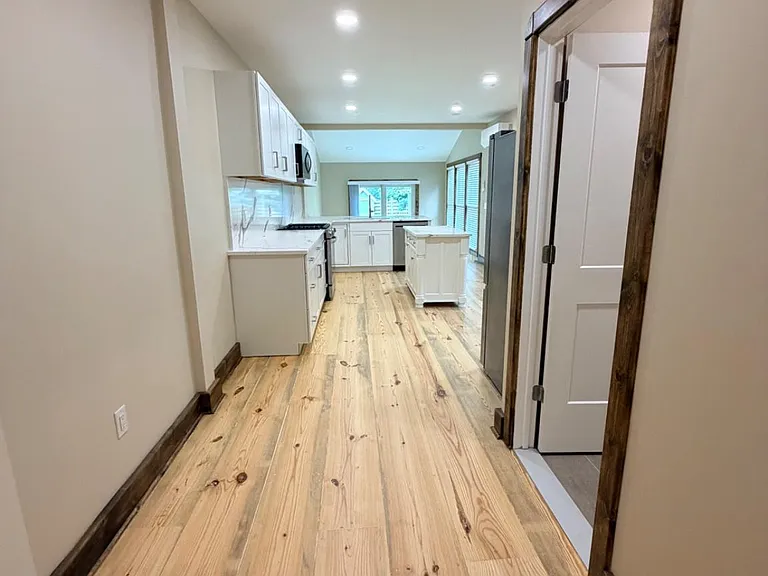 121 E Union St — Photo 6