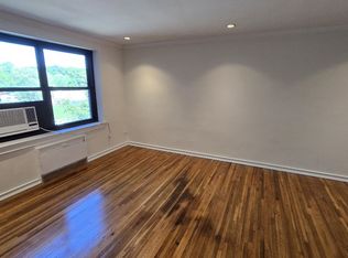 7505 210th St APT 5K, Oakland Gardens, NY 11364
