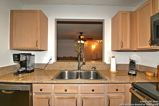 16426 Alwick Ln — Photo 9