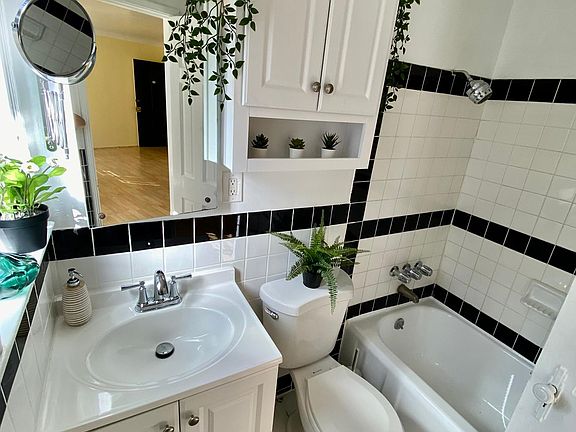 3rd image of 5310 Loma Linda Ave APT 12