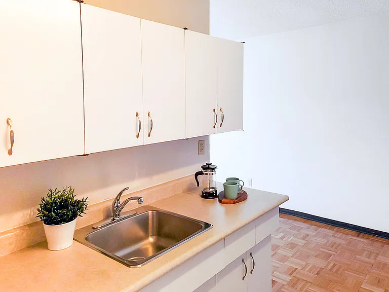 1025 Munroe Ave #202 — Photo 4