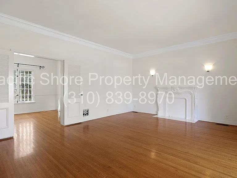 Orange Triplex — Photo 4