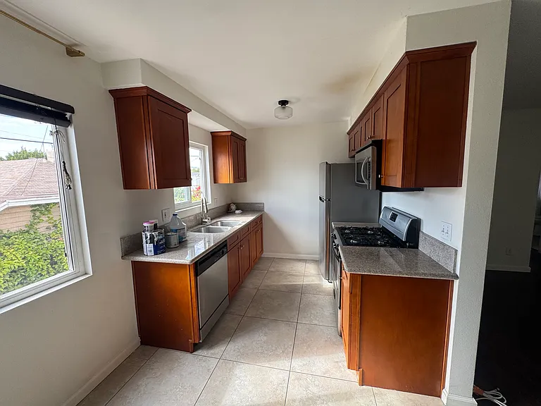 5401 W Olympic Blvd #3 — Photo 8