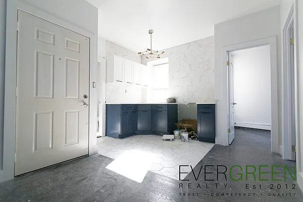 Rented by Evergreen Apartments BK | media 15