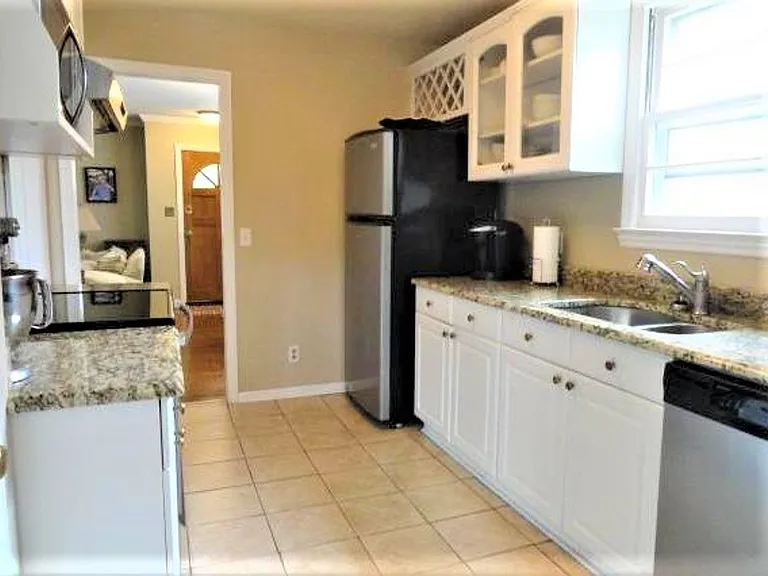 1020 Elm Ave — Photo 5