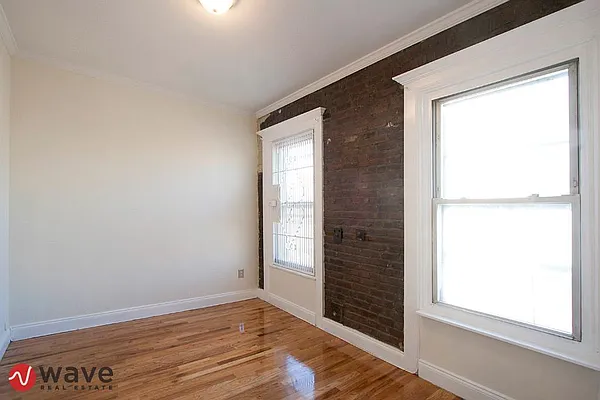 Rented by Wave Real Estate Group | media 2