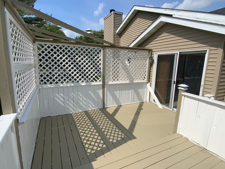 5767 Lacy Deck