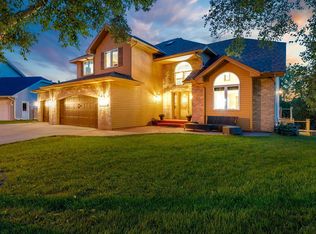 13704 Sunset Lake Cir, Burnsville, MN 55337