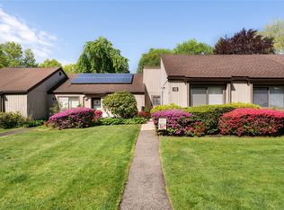 10 Strathmore Gate Dr, Stony Brook, NY 11790