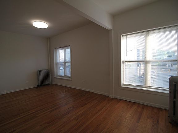 3rd image of 2303 N Milwaukee Ave #16