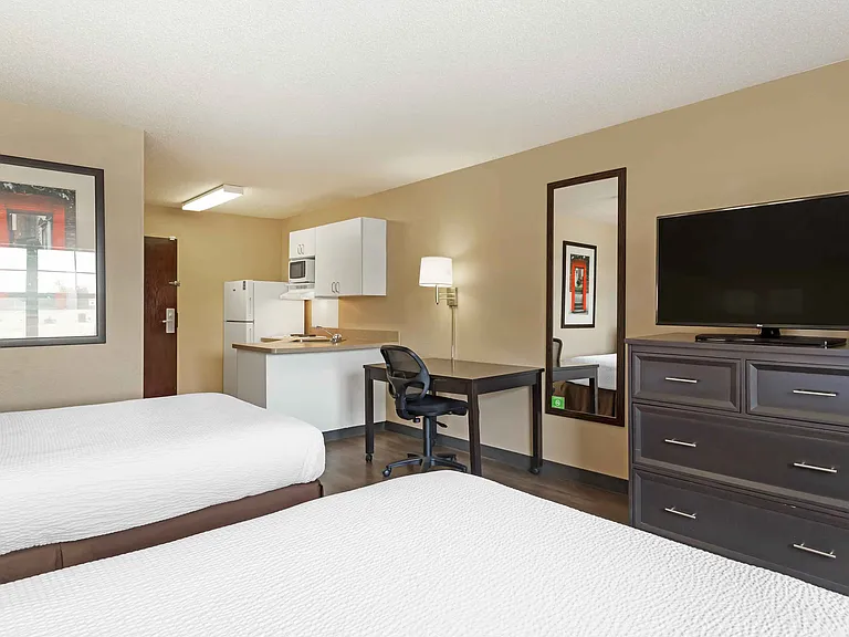 Studio Suite - 2 Full Beds