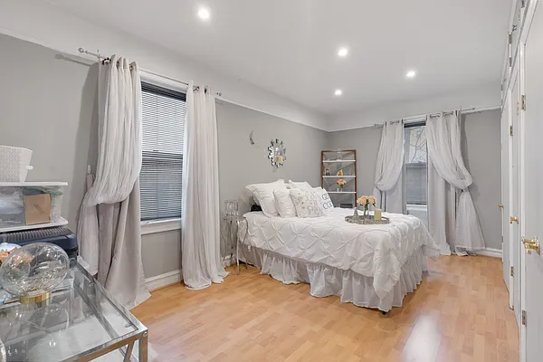 Sold by RE MAX Team | media 36