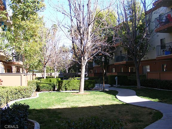 3rd image of 400 N Acacia Ave